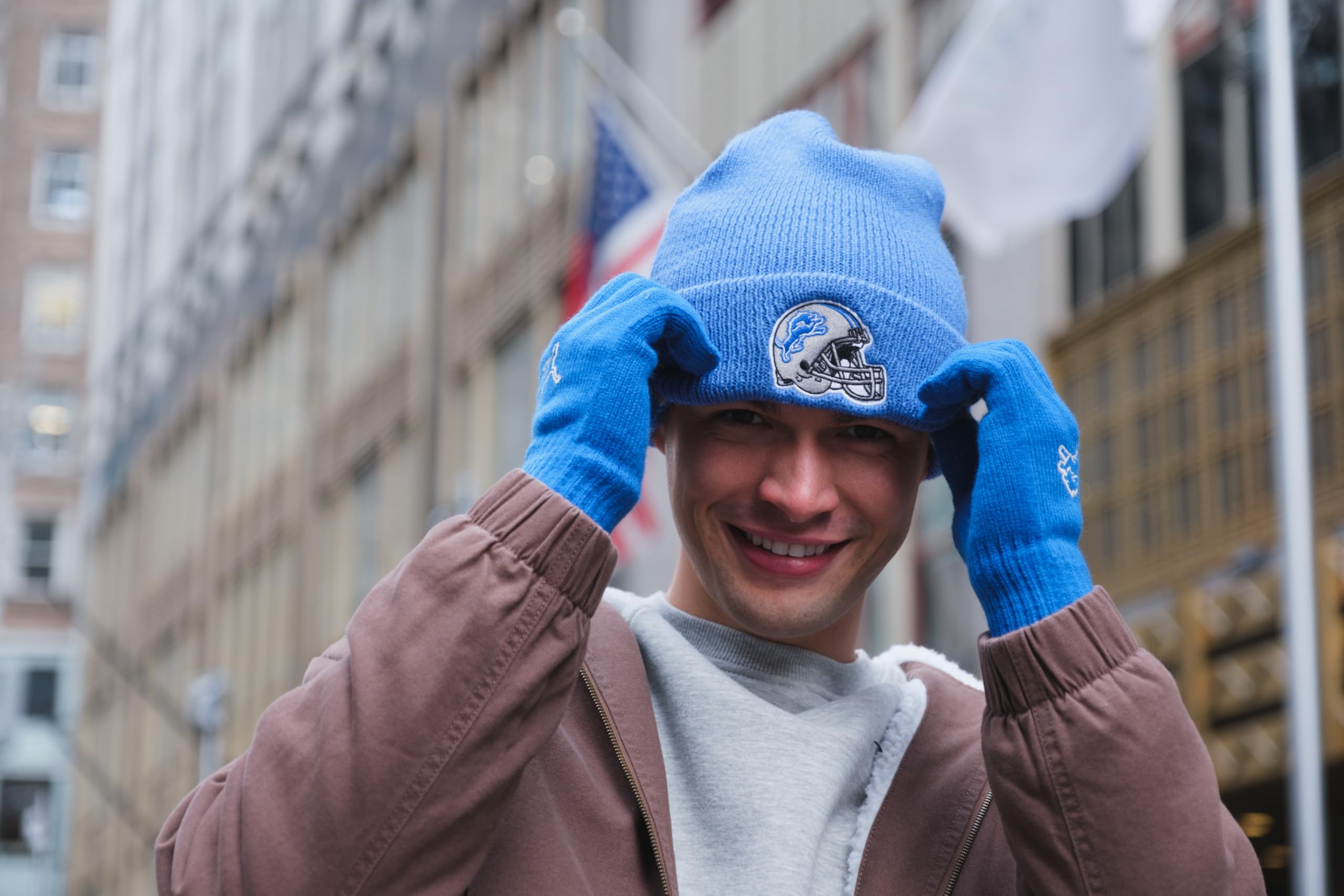 Ultra Game Adults NFL Official Super Soft Heritage Logo Winter Beanie Knit Hat with Extra Warm Touch Screen Gloves - Image 5