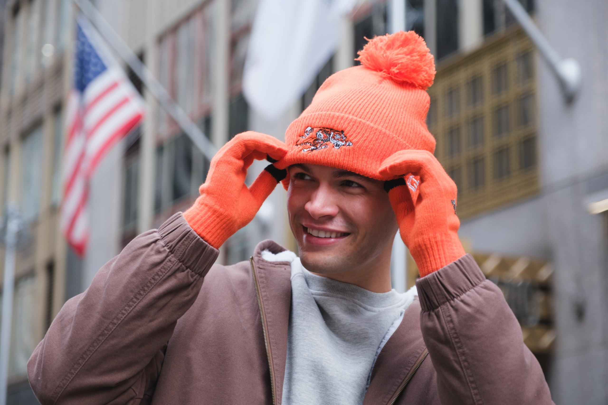 Ultra Game Adults Unisex NFL Official Super Soft Heritage Logo Winter Beanie Knit Hat with Extra Warm Touch Screen Gloves - Image 5
