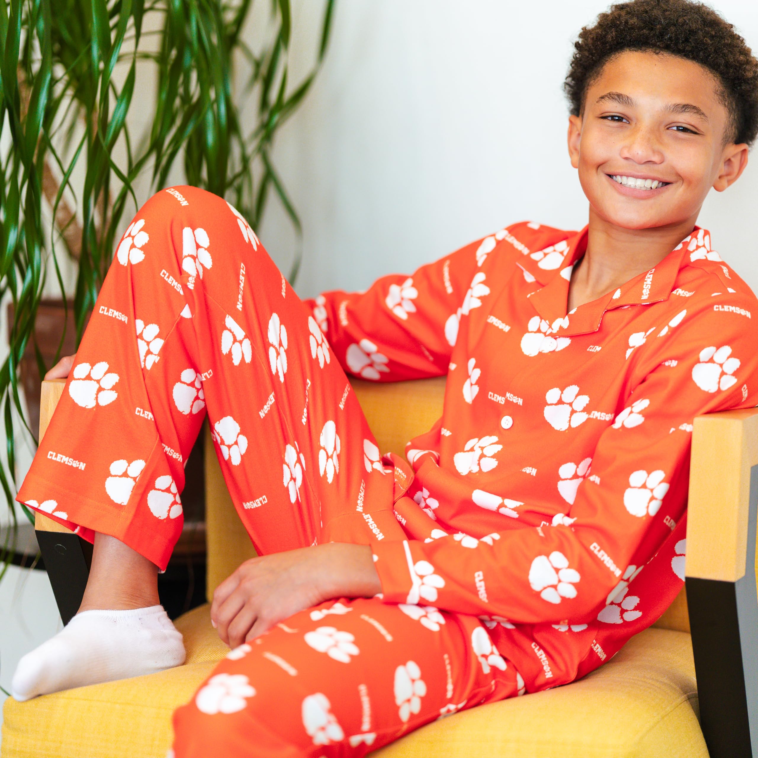 Ultra Game NCAA boys Ncaa Official Sleepwear Soft Shirt & Flannel Loungewear Pajama Set - Image 5